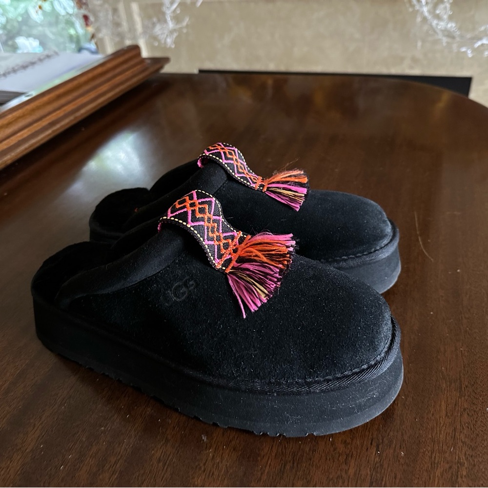 UGG Tazzle Womens Sandals & Slippers size 9 NWOT